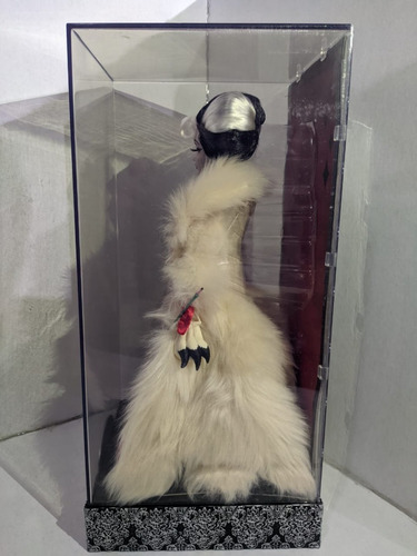 Muñeca Disney. Villains. Designer Collection. Cruella De Vil (Usado)