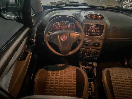 Imagem 9 de 15 de Fiat Idea Adventure 1.8 16v(flex) 4p 2013