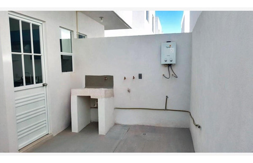 Casa De Adjudicación Bancaria En Venta Ubicada En Av. La Cantera, Condominio Los Prados 3. Fracc. Ciudad Del Sol. Cmr.