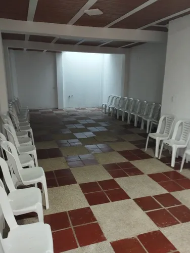 Casa Local Primer Piso Con Licencia Para Segundo Piso