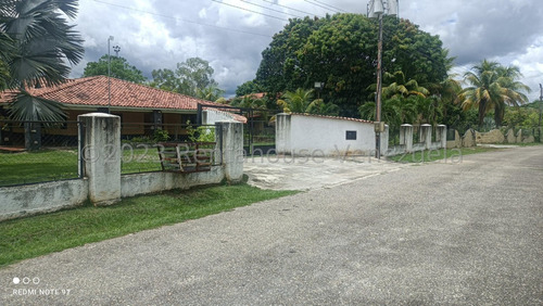 Hermosa Casa, Con Amplios Y Bellos Espacios Destinados A La Recreacion 23-31300 Eloisa Mejia