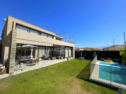 Casa En Venta De 5 Dorm. Mas Servicio En Chamisero