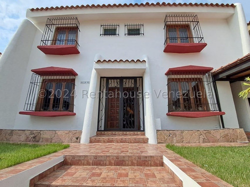 Julio Latouche 24-26168 Casa En Venta Trigal Norte Valencia, Amplia, Cómoda E Iluminada, Calle Cerrada, Cerca De Módulo Policial, Canchas Deportivas, Centros Comerciales Y Colegios. .
