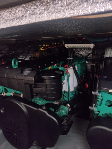 Imagem 14 de 15 de Phantom 360 2008 2 X Volvo 300 Hp 810 Hrs. Diesel