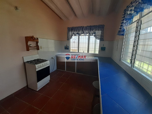 Se Vende Casa Vacacional Excelente Ubicación En El Sector Aeropuerto, Chichiriviche.