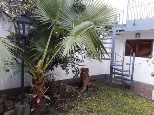 Casa 5 Ambientes Con Cochera