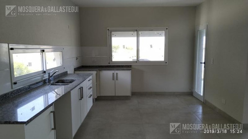 Imagen 5 de 15 de Lindísima Casa Moderna En El Cantón!