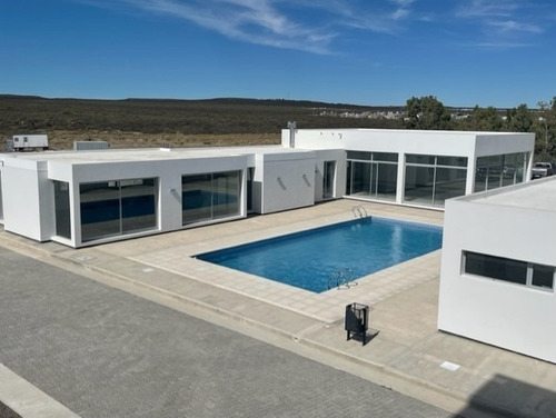 Departamento Nuevo Pto. Madryn P/ 4 Personas (alquiler Por Día) Precio Y Disponibilidad Para Julio 2025. A Metros Del Mar. Con Cochera. Piscina Climatizada Todo El Año.