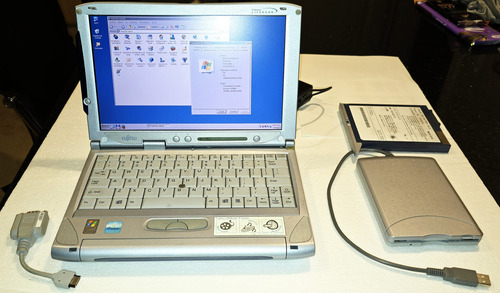 Vintage Notebook Fujitsu Lifebook P2040 - Coleccionistas ! Plateado