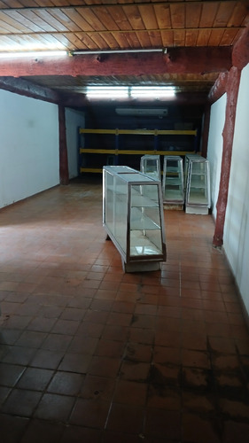 Catia La Mar. Se Alquila Excelente Propiedad Comercial 1700m
