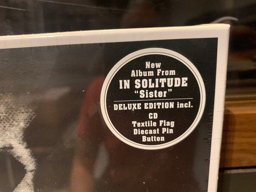 In Solitude - Sister Box Set Importado - Cd + Bandera + Pin
