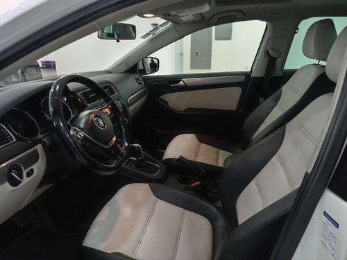 Volkswagen Jetta 2.5 Sportline Tiptronic At
