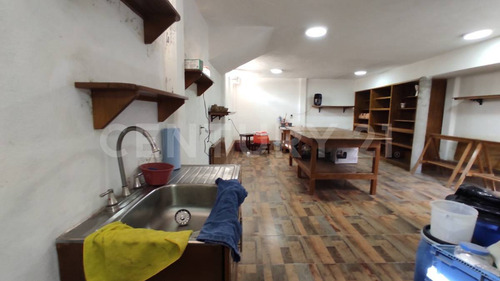 Casa En Venta Con Local Comercial En El Chamizal, Pedro Escobedo, Querétaro.