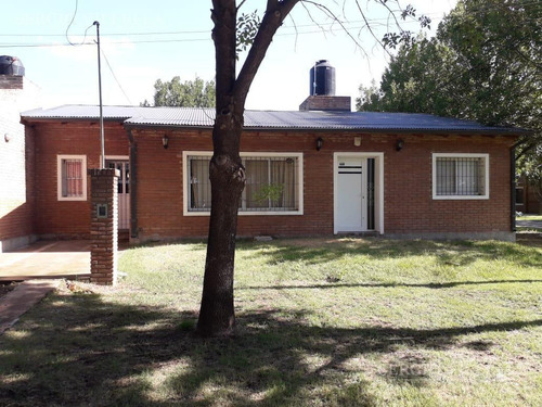 Imagen 3 de 13 de Casa De 1 Dormitorio En Venta En Ibarlucea
