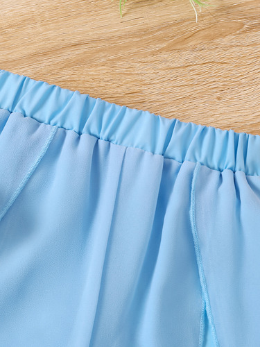 Traje De Dos Piezas Con Blusa De Encaje Y Pantalones Cortos
