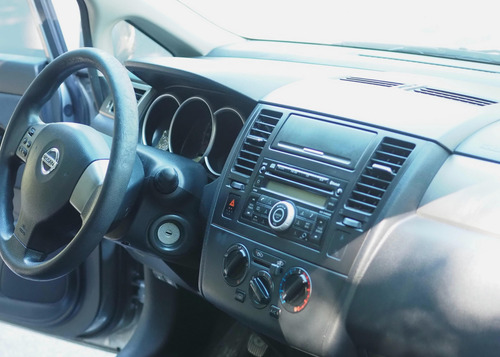 Nissan Tiida 1.8 Visia