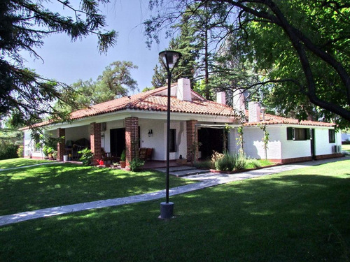 Cruz De Piedra - Julio A. Roca Esquina Nueva Mayorga