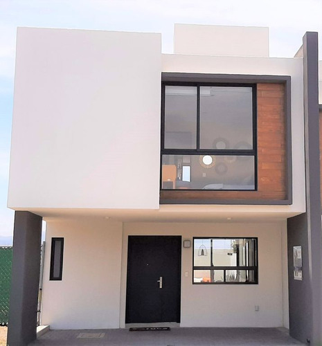 Casa Nueva En Venta En Fraccionamiento Con Áreas Verdes En Toluca, A Unos Metros De La Av. López Portillo.