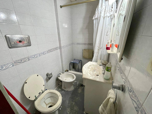 Imagen 14 de 20 de Taller Con Vivienda A Reciclar En Parque Chas
