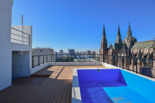 Semipiso De Dos Dormitorios, Balcon Y Cochera.