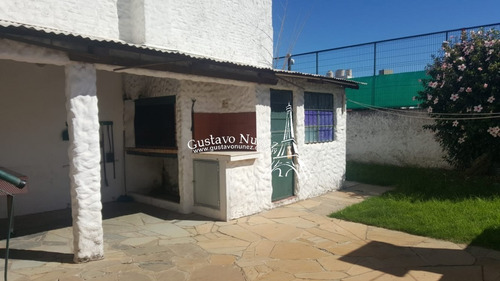 Chalet En Pleno Centro De Piriapolis- Ref: 3310