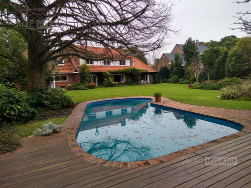 Imagen 2 de 18 de Casa En Venta 7 Ambientes - Las Lomas-jockey