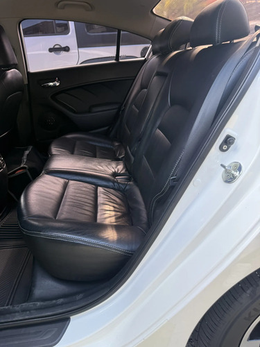 Kia CERATO PRO 1.6l Mecánico