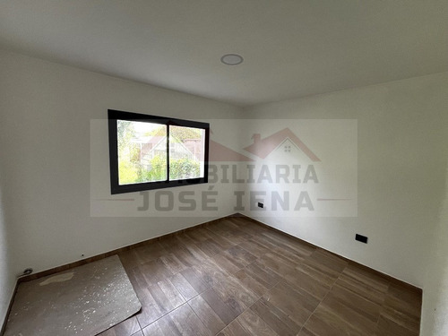 Casa 3 Dormitorios A Estrenar En Venta - Calle Escalada E/ 9 De Julio Y Alberti. Calle Asfaltada A 1 Cuadra De Avenida Italia.