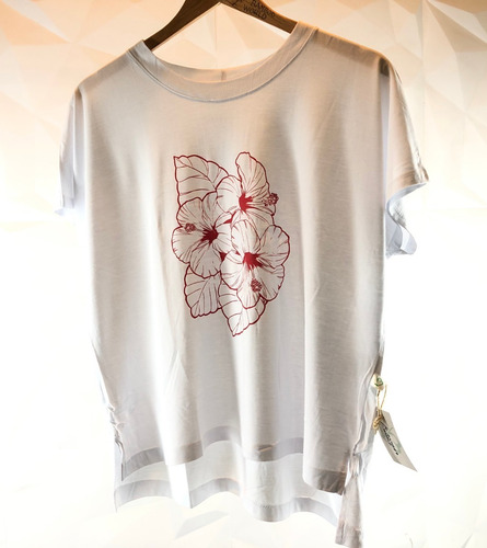 Imagem 4 de 6 de Camiseta Batinha Viscose De Bambu Flor Hibiscos Bamboo World