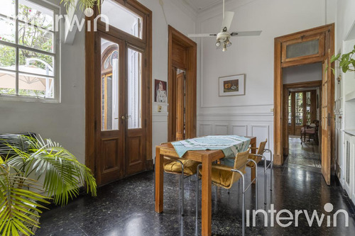 Casa De 8 Amb., Con Piscina Y 3 Cocheras. Belgrano - Venta
