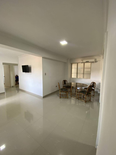 Tibisay Rojas Vende Apartamento Remodelado En Urbanizaciòn Valles De Camoruco   Cod. 217391