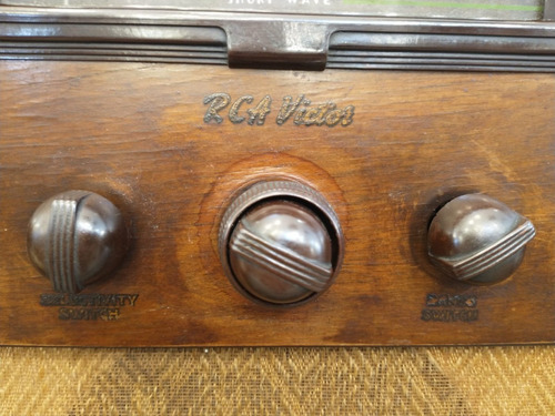 Imagen 4 de 10 de Antigua Radio Capilla Rca Victor Funciona Ver Video