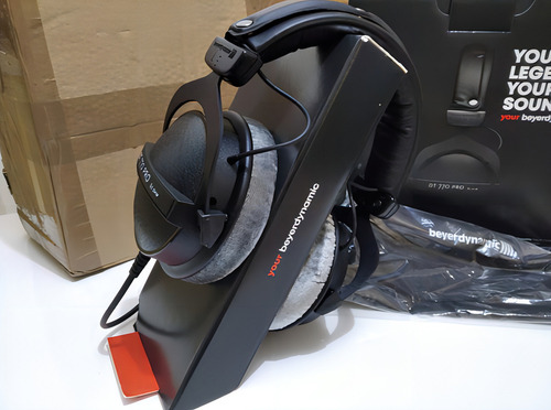 Fone Beyerdynamic Dt 770 Pro 80 Ohm Studio Garantia-promoção Cor Preto