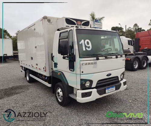 Imagem 1 de 15 de Ford Cargo 816 S 2019 Baú Refrigerado Liso Caminhão 3/4