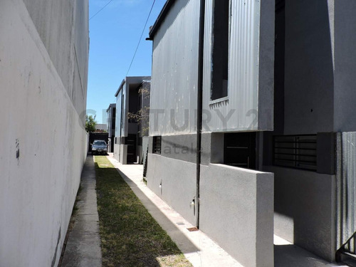 Imagen 4 de 10 de Duplex A Estrenar 2 Dormi, Cochera Y Patio En Av Montevideo Y Av 66, Berisso