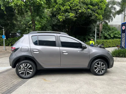 Renault Stepway 1.6 Intense Automática