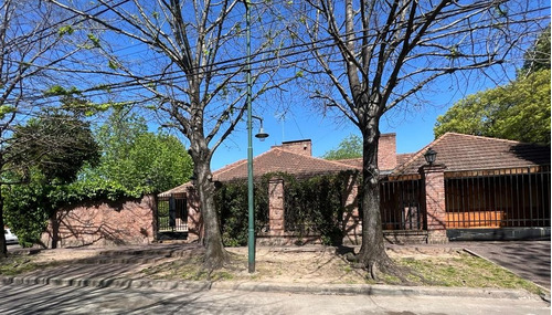 Espectacular Casa En Una Planta En La Zona Más Linda De Las Lomas De Si, En Terreno De 800 M²