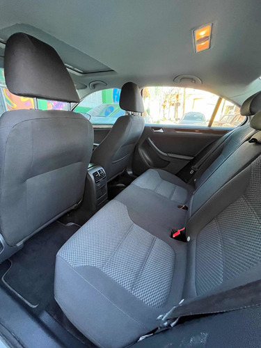 Imagen 5 de 14 de Volkswagen Vento 2017 1.4 Comfortline 150cv At