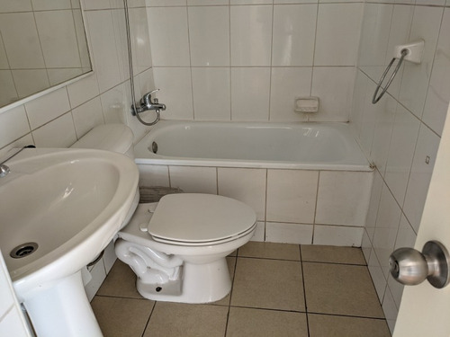 Arriendo Departamento-2 Cuadras Del Metro Santa Lucia 2d/2b