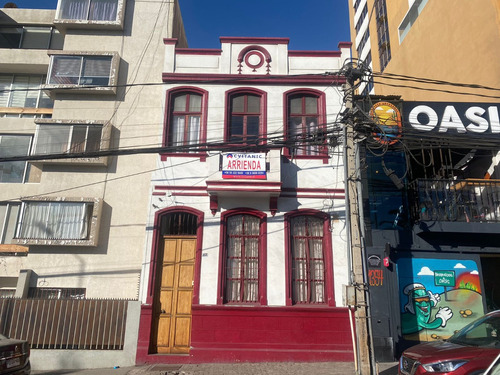 Casa Uso Comercial Con 02 Salones Y 6 Privados. 