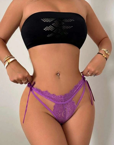 Panty Bikini De Encaje Con Abertura Y Cordón Lateral