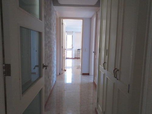 Vendo Precioso Apto. En Los Geranios, Mun. El Hatillo. 128 M