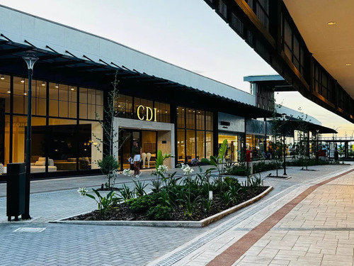 Único Local En Alquiler En El Centro Comercial Polo Hudson