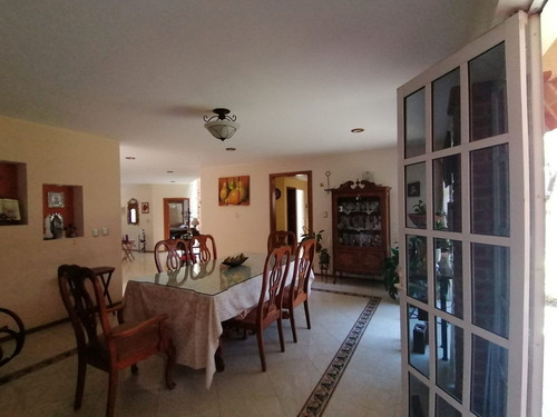 En Venta Casasa En Carretas, Gran Ubicación, 4 Recamaras, 5.5 Baños, Cto De Serv