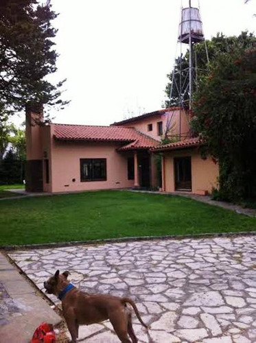 Excelente Casa En Venta En San Isidro Lomas De Santa Rita Sobre Calle Cortada