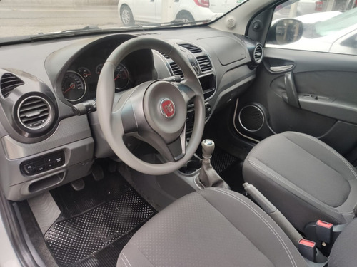Imagem 7 de 11 de Fiat Grand Siena Attractive 1.4 - 2014