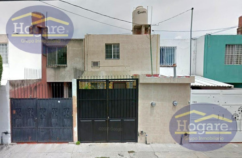 Imagen 2 de 9 de Casa En Venta En Colonia Azteca, Segunda Cerrada De Golfo De Bengala, León Gto.