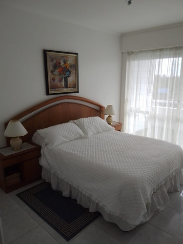 Imagen 15 de 29 de Apartamento En Parada 10 Playa Mansa Frente Al Mar, Super Equipado, Y Las Mejores Comodidades.