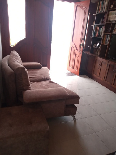Casa De 2 Pisos En Barrio La Palma