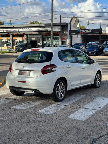 Peugeot 208 1.6 Allure Touchscreen
